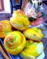 نان رول سیب و دارچین