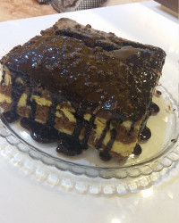 کیک زبرا با رویه شکلات تخته ای و گردو