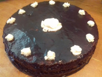 کیک وانیلی با روکش گاناش