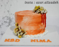 کیک خامه ای با گلهای طبیعی