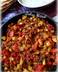 خوراک مخلوط با ماست خیار و گردوی