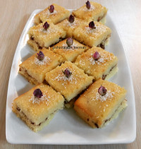 کیک باقلوا میان پر