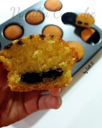 کاپ کیک وانیلی با مغز شکلات