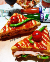 اسنک ژامبون پنیری وپیتزای فوری لطفا ورق بزنید رسپی ????