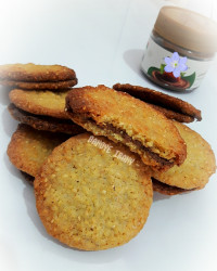 کوکی ساندویچ های کنجدی