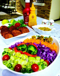 فلافل لبنانی وسالاد