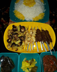 سلام دوستان شام دیشبمون کباب وجوجه تابه ای با مخلفات