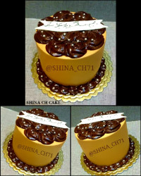 کیک اسفنجی روکش خامه وگاناش