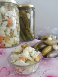 خیارشور و ترشی مخلوط