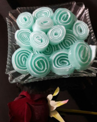 بفرمایید ژله رولی?