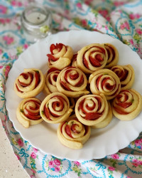 پیراشکی کالباس مدل گل رز