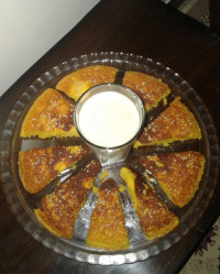 کیک کماج خانگی همراه شیر موز