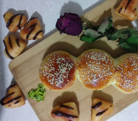 نان مغزدار و دونات قلبی