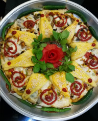 پیتزا مرغ و قارچ (کاری)