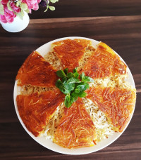 رشته پلو با مرغ ریش شده