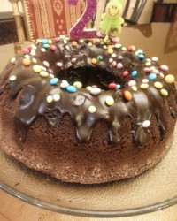 کیک شکلاتی کره ای با پف ده سانتی