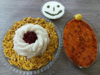 خوشمزه هاتون نوش جان . اینم یه شام ساده . پلو با مرغ زعفرانی و سوپ ورمیشل ???