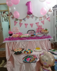 اینم میز تولدش