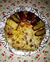 پلوی لوبیا چشم بلبلی . با ته دیگ کدو سبز . جاتون خالی دوستان خوبم .