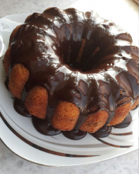 کیک وانیلی با گاناش شکلاتی