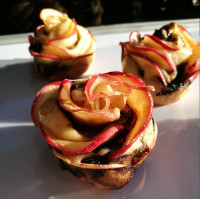 شیرینی رز سیب با خمیر هزارلا