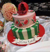 سلام به دوستان گلم یلدای همگی مبارک کیک امشبم با دکور فوندانت