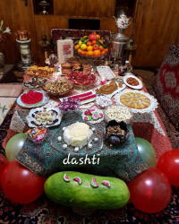 میز یلدای ما با تدارکات من خونه مادرشوهرم یلداتون مبارک