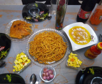ماکارانی با ته دیگ و شله زرد