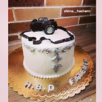 کیک خامه ای با تزیینات فوندانت