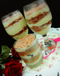 دسر پودینک موزی وکیک شکلاتی