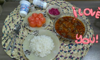 شام امشب ماااا.....خورشت لوبیا سبز،پلو،ژله رولی،ترشی کلم.....