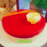 کیک اسفنجی با روکش سس براق