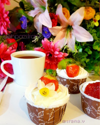 کاپ کیک با مغز موز و گردو