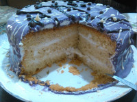 کیک اسفنجی باروکش خامه پاستیلی