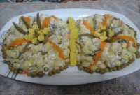 سالاد پاستا و مرغ با فلفل کبابی