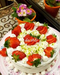 کیک_اسفناج با فیلینگ خامه وتوت فرنگی