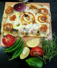 پیتزا مرغ و قارچ (کاری)