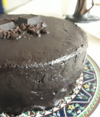 کیک شکلاتی با روکش گاناش