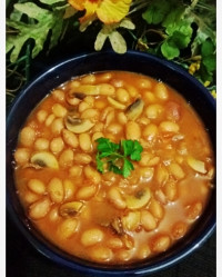 خوراک لوبیا وقارچ