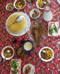 یه نهار خوشمزه..شامل قیمه با گوشت چرخ شده و ماهی شکم پر