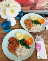 استیک مرغ با سس قارچ و پوره سیب زمینی??