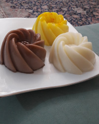 دسر وانیلی زعفرانی و کاکائویی