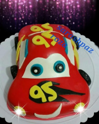 کیک فوندانت مکویین