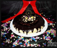 کیک با تزئین گاناش