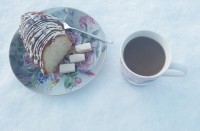 برش خورده کیک ویه نسکافه داغ..