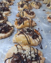 شیرینی قیفی