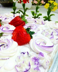 کیک اسفنجی روز مادر با فیلینگ موزو گردو