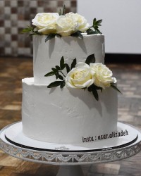 کیک با گل طبیعی