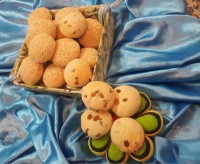 کلوچه کنجدی وکشمشی