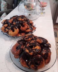 واینم از دونات های خوشگل من برا اموات .